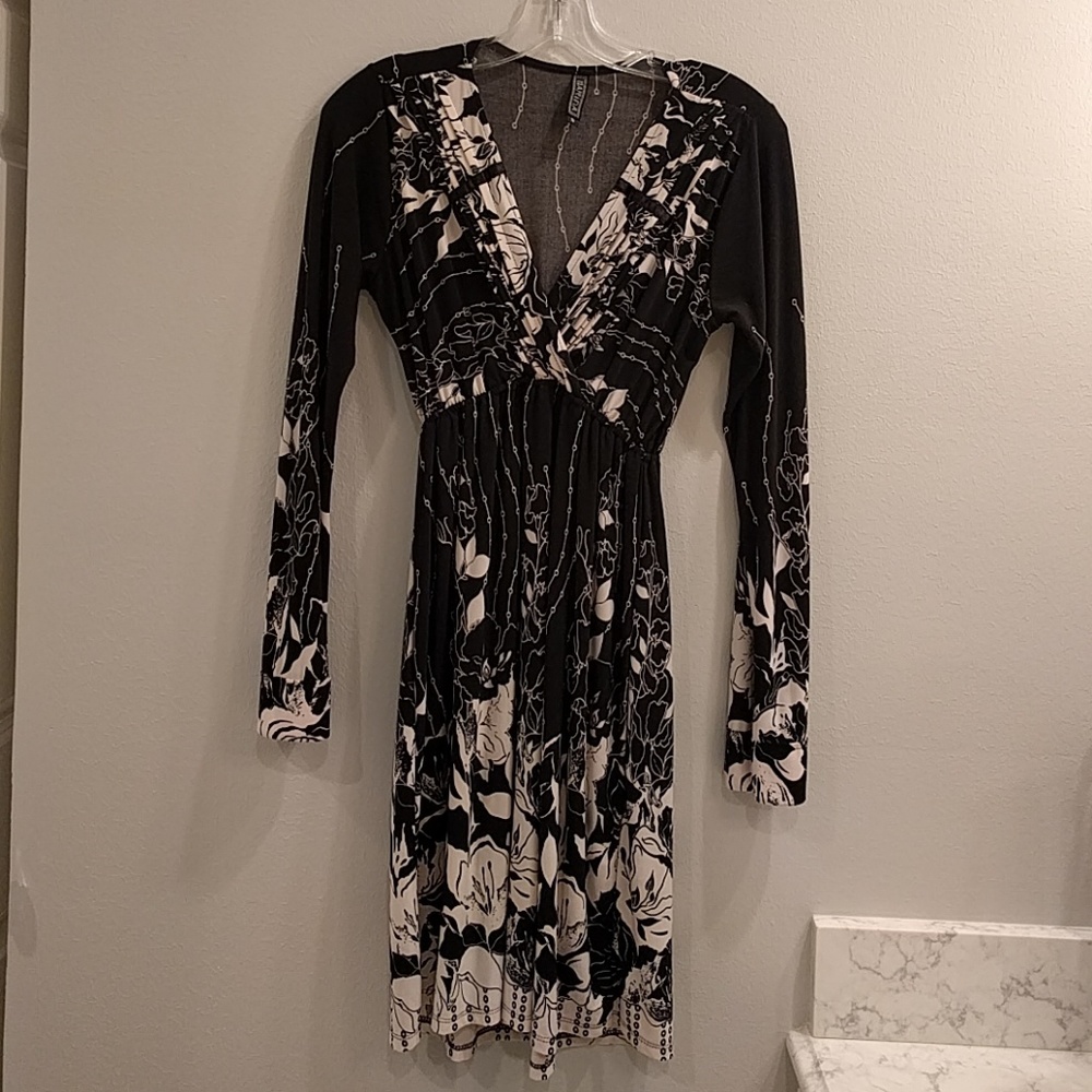 Flattering, comfortable, versatile dress!